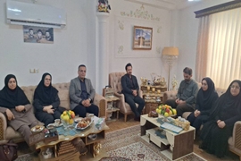 به مناسبت  هفته قرآن و عترت ریاست محترم بیمارستان و تیم مدیریت اجرایی و جمعی از همکاران  با خانواده شهیدان والامقام  محمدعلی و محمود سرشاد دیدار کردند